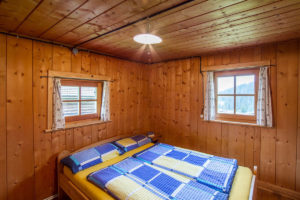 Schlafzimmer in der Ferienwohnung Lärche auf der Seiser Alm